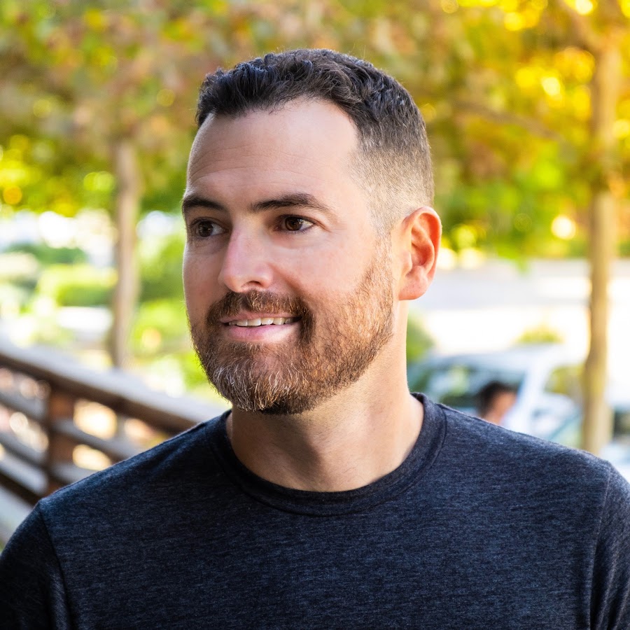 Jon Rettinger in his official channel portrait
