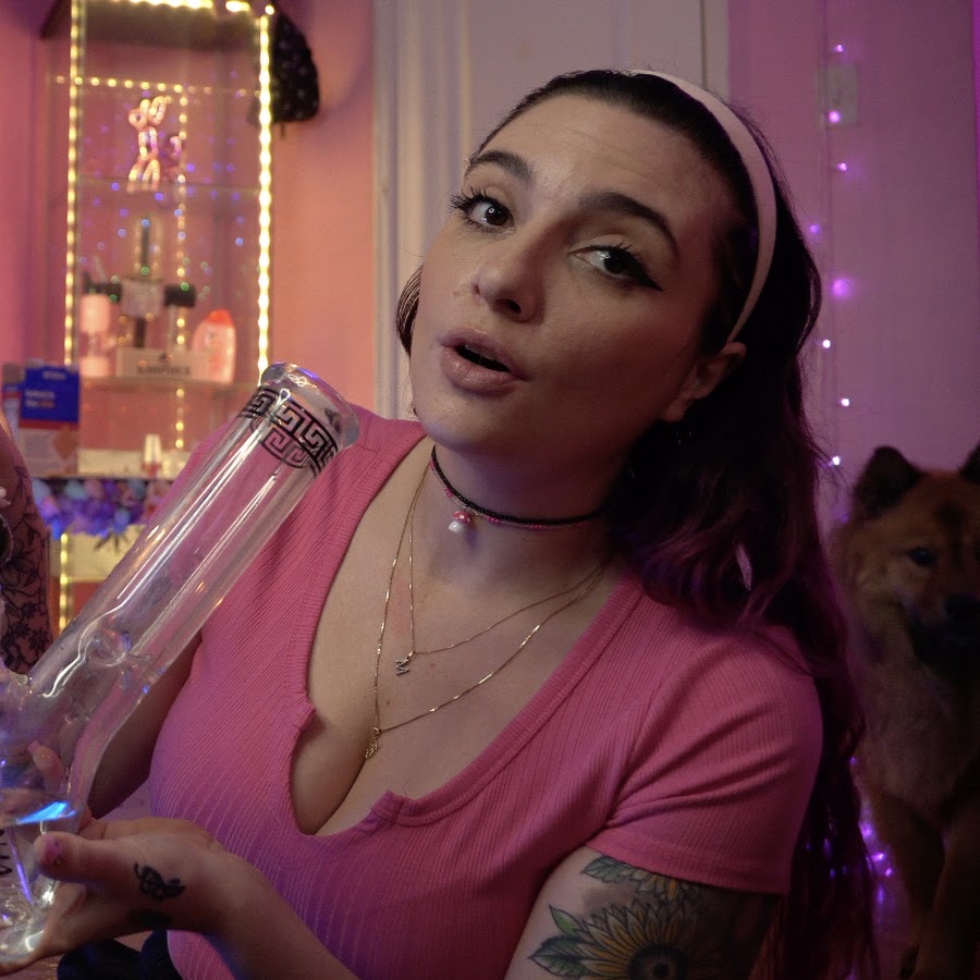MacDizzle420 in her official YouTube channel portrait